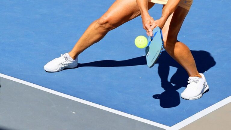 two-handed-backhand-in-pickleball