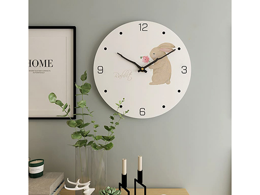 Decor phòng ngủ nhỏ với đồng hồ trang trí giúp phòng ngủ thêm ấn tượng