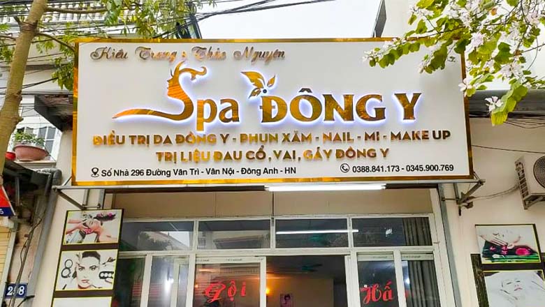 Bảng hiệu Nail Mi từ chất liệu Alu vàng gương
