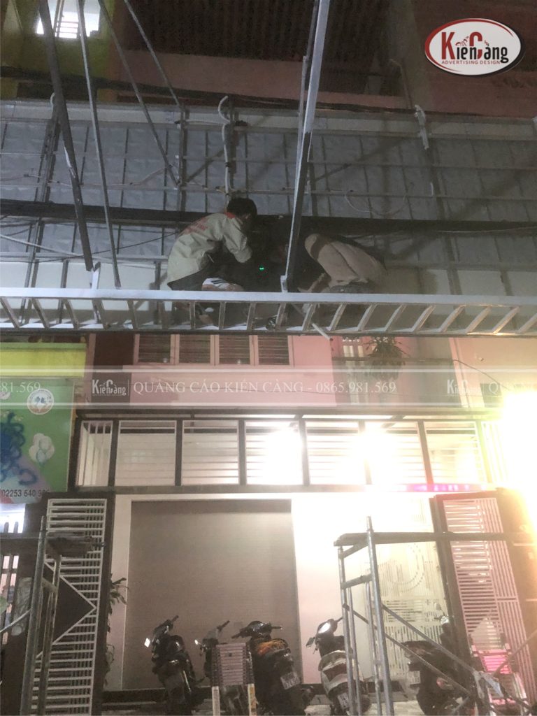 Thi công biển hiệu nha khoa Phương Anh